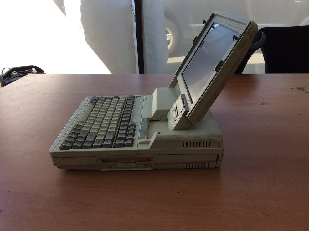 [AU Seller] Toshiba T1600 Vintage Laptop PA8010EA No Test No Charger B
