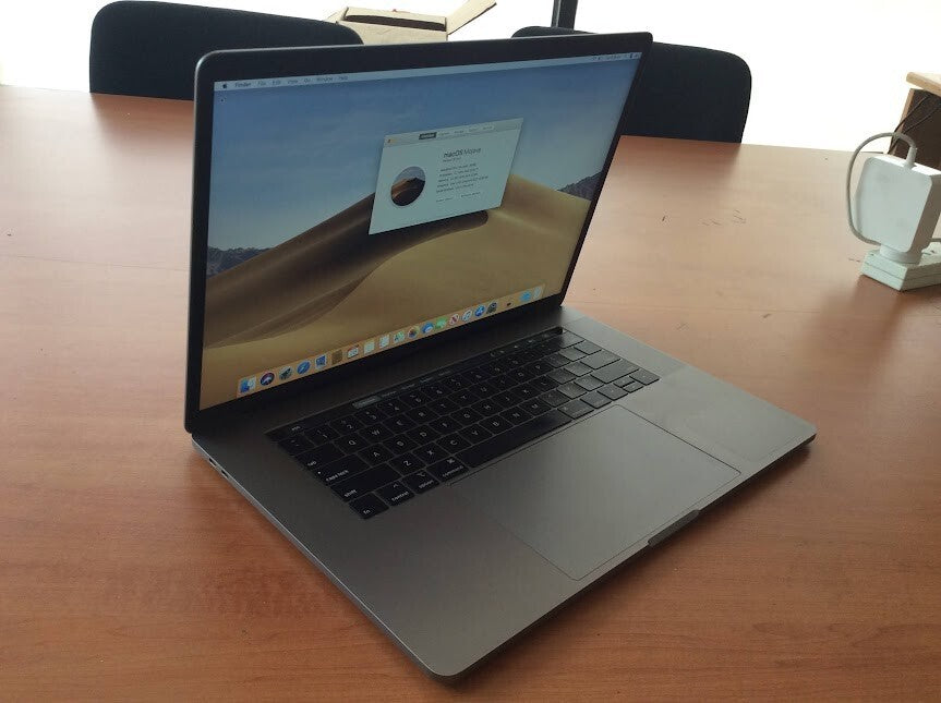 Apple Macbook Pro A1990 Laptop 15.4" i7-8750H@2.20GHz 32GBRAM 1TBSSD EMC3215 A-