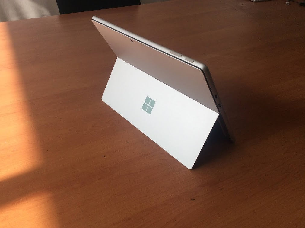 [AU]Microsoft Surface Pro 9 Tablet 13" i5-1245U 8GBRAM 128GBSSD USB-C Win11 A+