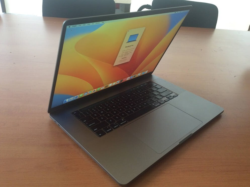 Apple Macbook Pro A2141 Laptop 16'' i9-9980HK@2.40GHz 32GBRAM 1TBSSD EMC3347 A-