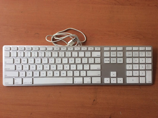 Apple A1243 USB Wired Standard Keyboard w/ Numeric Keypad EMC2171 [AU Stock]