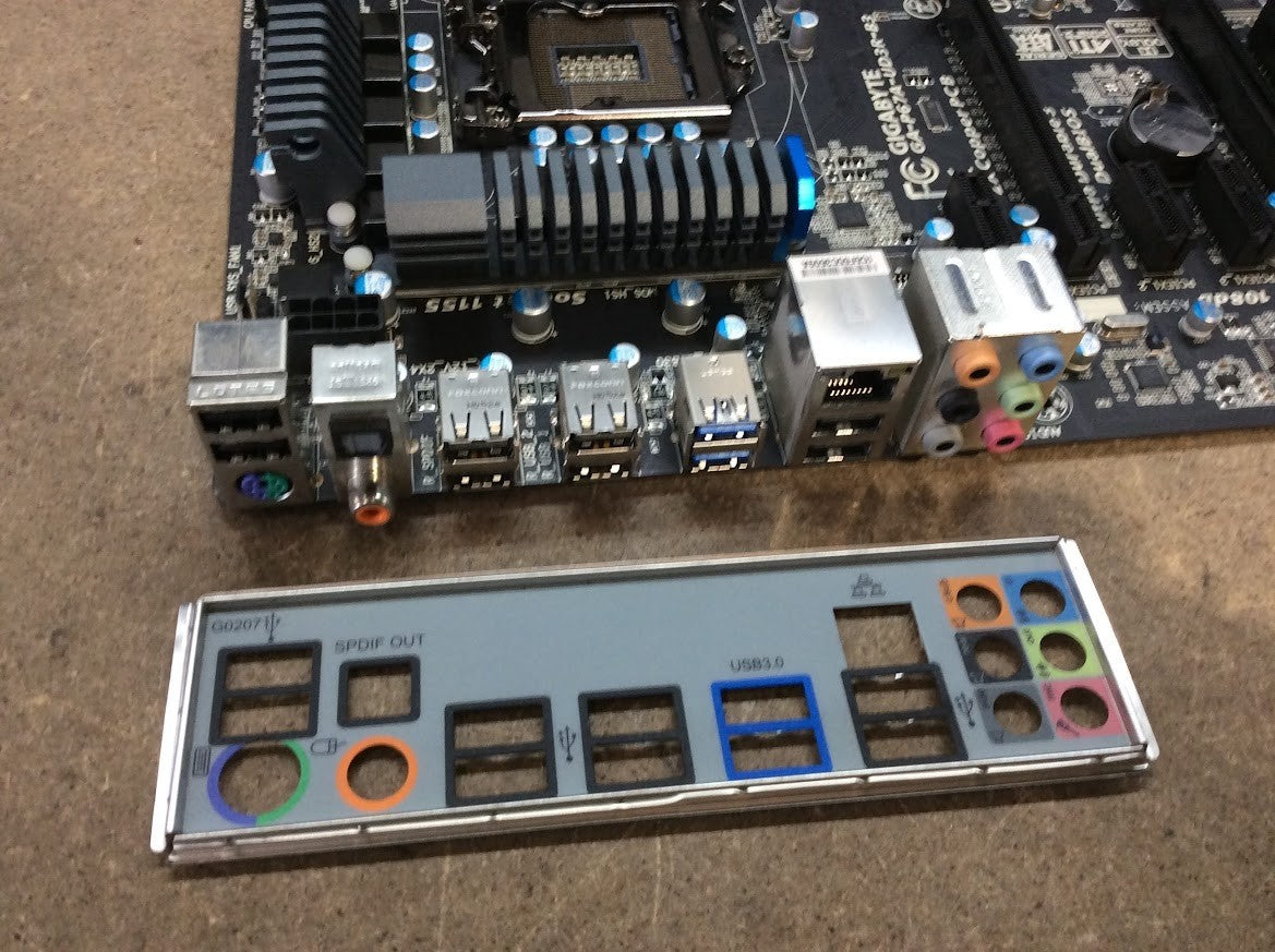 [AU] GIGABYTE GA-P67A-UD3R-B3 Motherboard DDR3 ATX LGA 1155 USB3.0  Intel P67