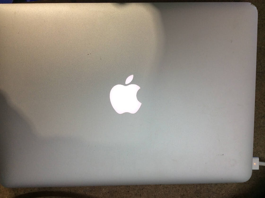 Apple MacBook Pro A1502 Laptop 13.3" i5-5257U@2.70GHz 8GBRAM 256GBSSD EMC2835 A-