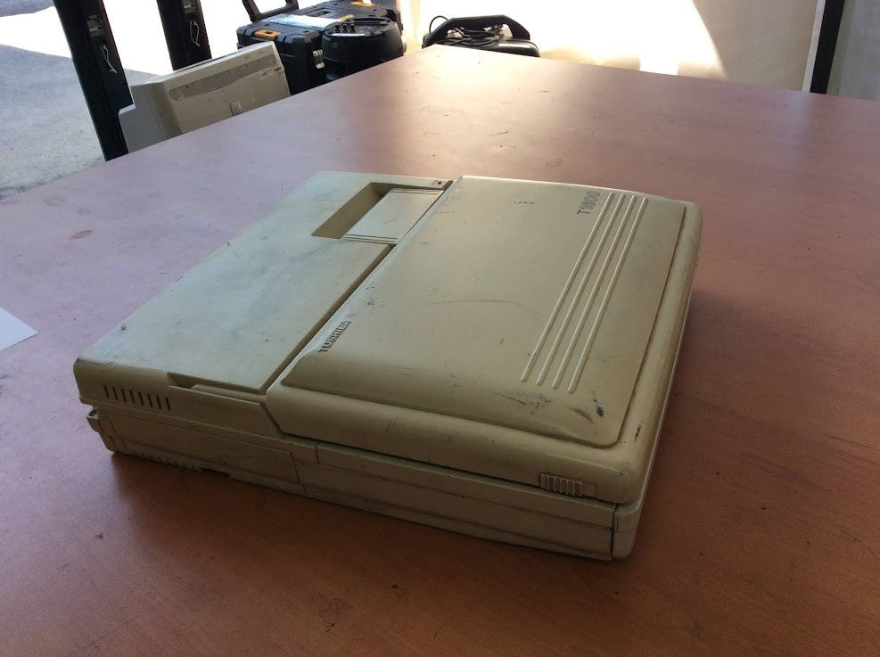[AU Seller] Toshiba T1600 Vintage Laptop PA8010EA No Test No Charger B