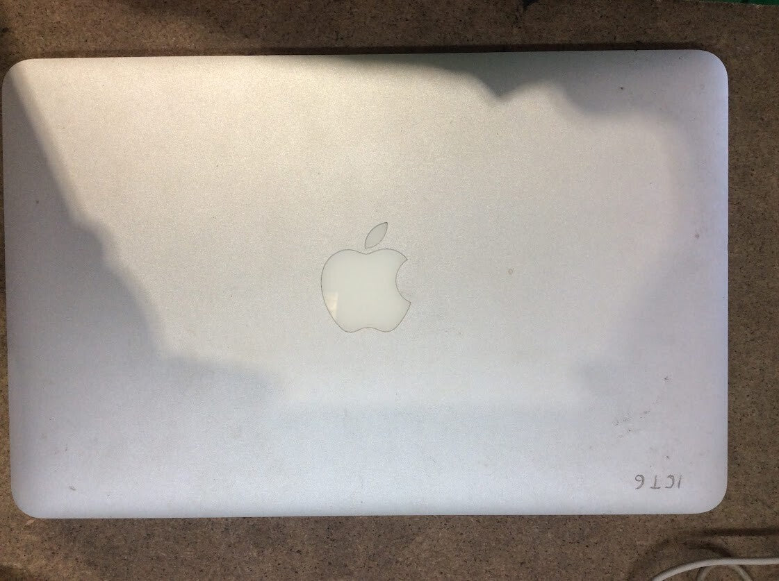 Apple Macbook Air A1370 Laptop 11.6" i5-2467M@1.60GHz 4GBRAM 128GBSSD EMC2471 A-