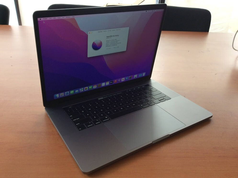 Apple Macbook Pro A1990 Laptop 15.4'' i7-8850H 32GBRAM 1TBSSD EMC3215 Silver A-