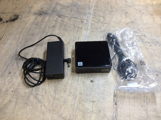 Intel NUC 10FNK Desktop Mini-PC i5-10210U 16GBRAM 500GBSSD USB-C HDMI Win11 A+