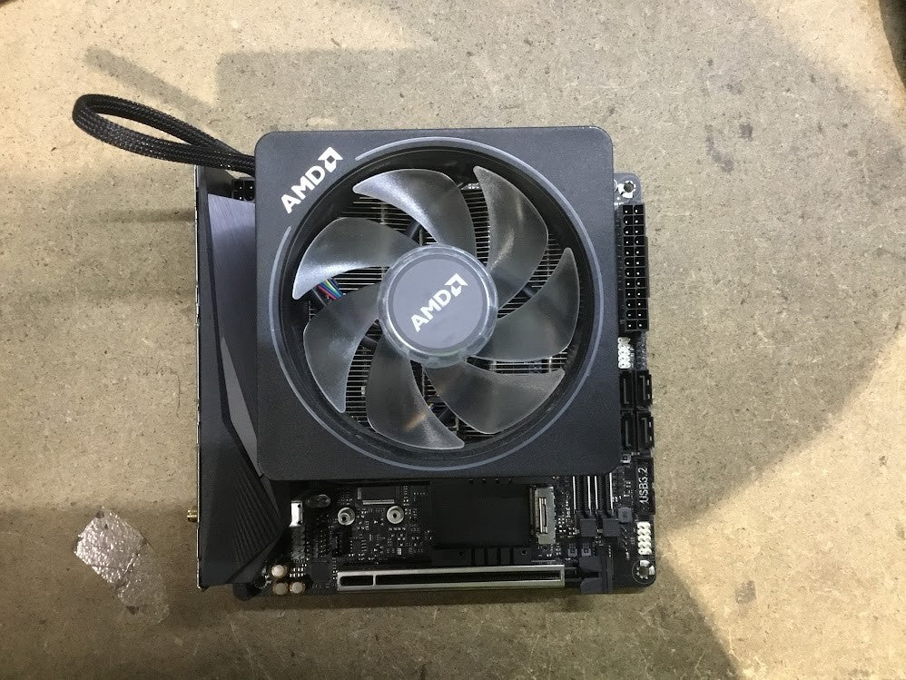 GIGABYTE B550I AORUS PRO AX mini-ITX AMD B550 USB-C HDMI DP With AMD R7 3700X