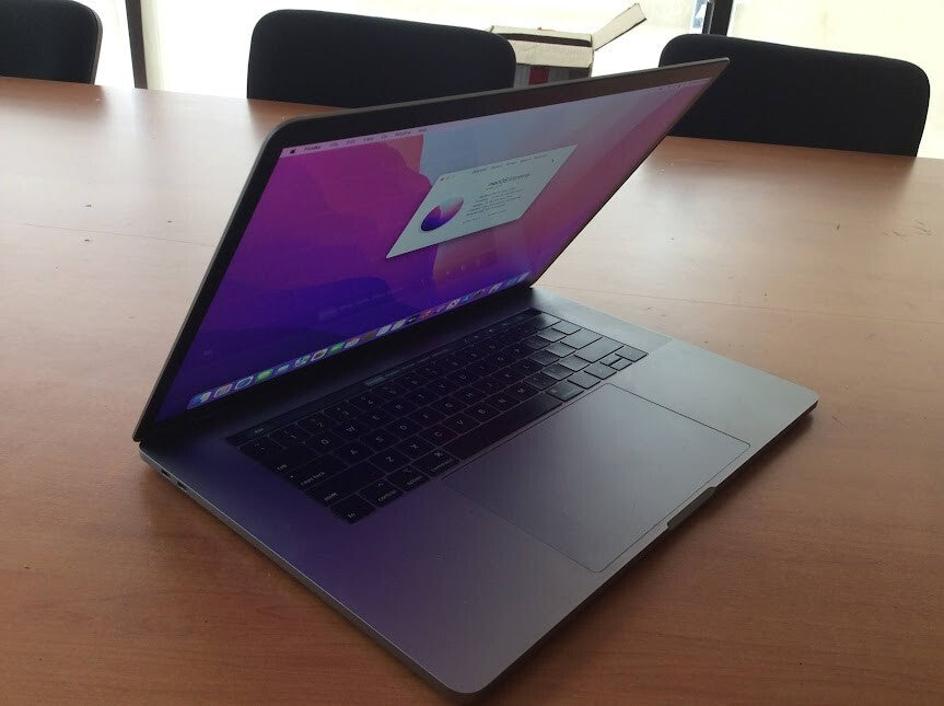 Apple Macbook Pro A1990 Laptop 15.4" i7-8750H 32GBRAM 1TBSSD EMC3215 Silver A-