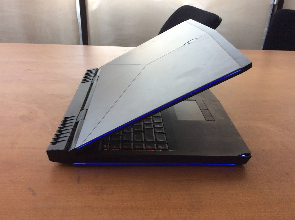 Alienware 17 R4 Laptop 17.3" i7-7700HQ+GTX 1070 GPU 16GBRAM 512GBSSD+1TB USB-C B