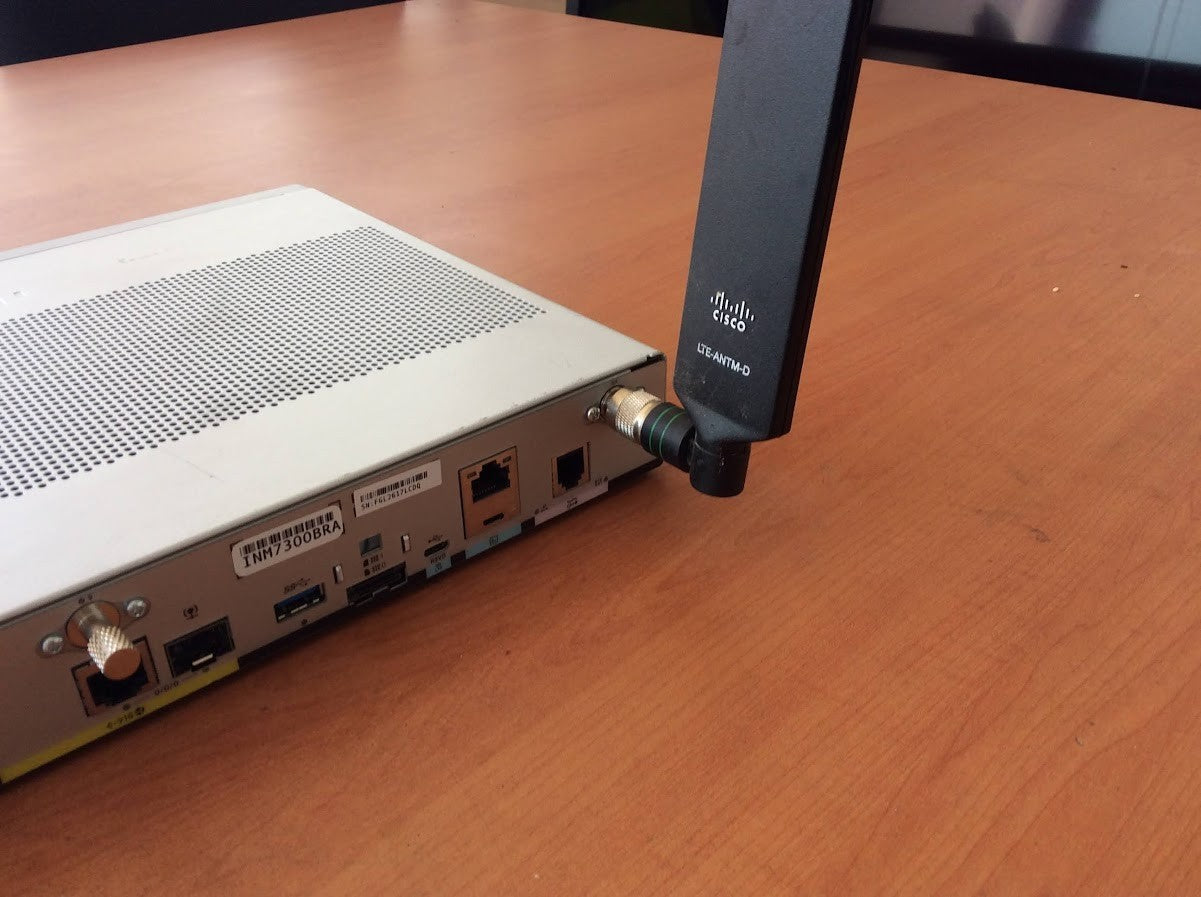 Cisco C1117-4PLTELA V2 ISR 1100 Router + 4G LTE Antenna WiFi Gigabit Tested