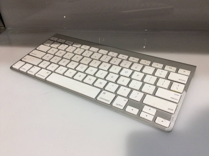 Apple A1314 Portable Wireless Bluetooth Keyboard White Silver Au Stock