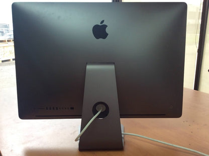 Apple iMac Pro A1862 AIO 27" Xeon W-2140B 5K Radeon Pro Vega 64X 64GB 4TBSSD A-