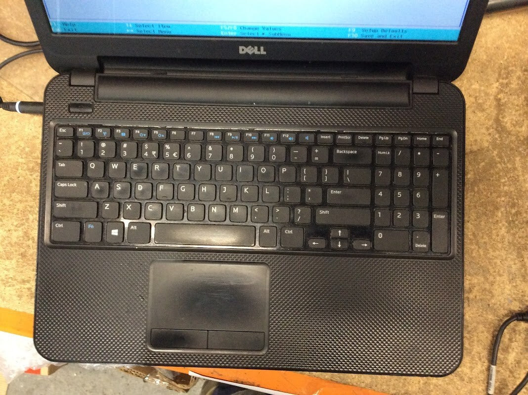DELL Inspiron 3521 Laptop 15.6'' Pentium 997 4GBRAM 1TB USB3.0 HDMI Black B
