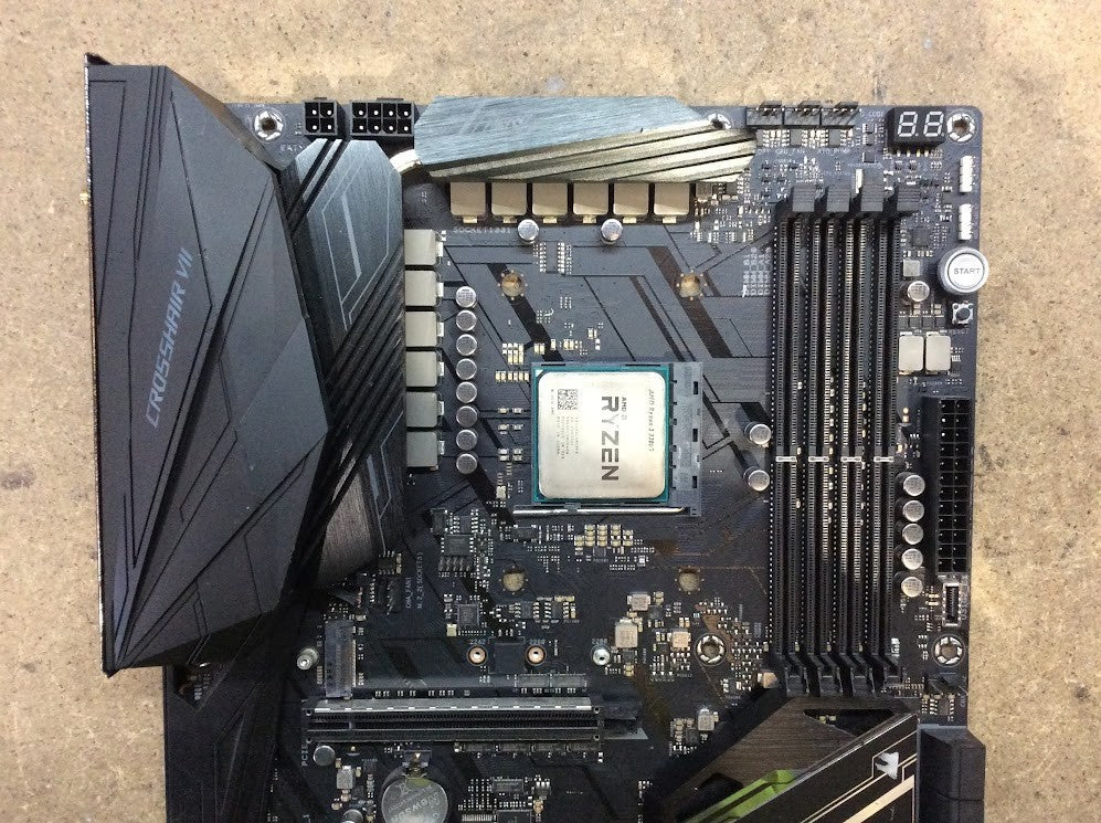 [AU] ASUS ROG CROSSHAIR VII HERO (WI-FI) ATX AMD X470 USB-C With AMD R3 3200G