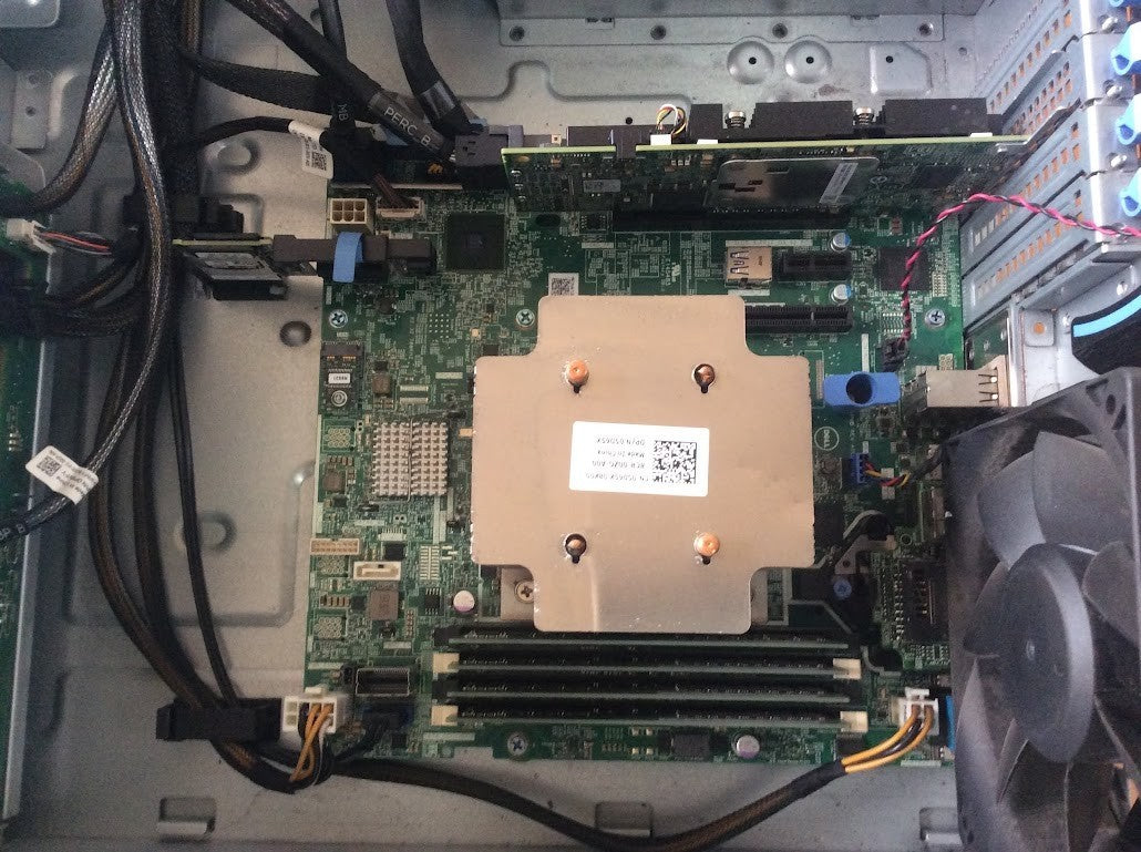 Dell T330 Xeon E3-1225 v6 Tower Server 32GBPC4+4 x 1.2TB+H730 RAID Card+iDRAC A-