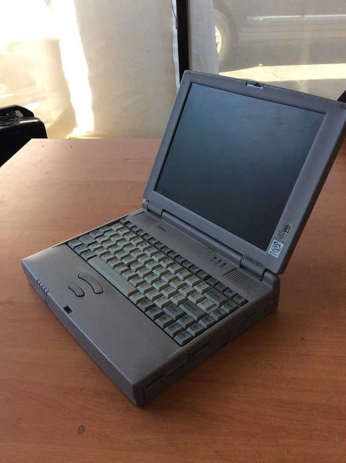 [AU Seller] Toshiba Satellite PA1261ea 300CDT-Intel Vintage Laptop No HDD B