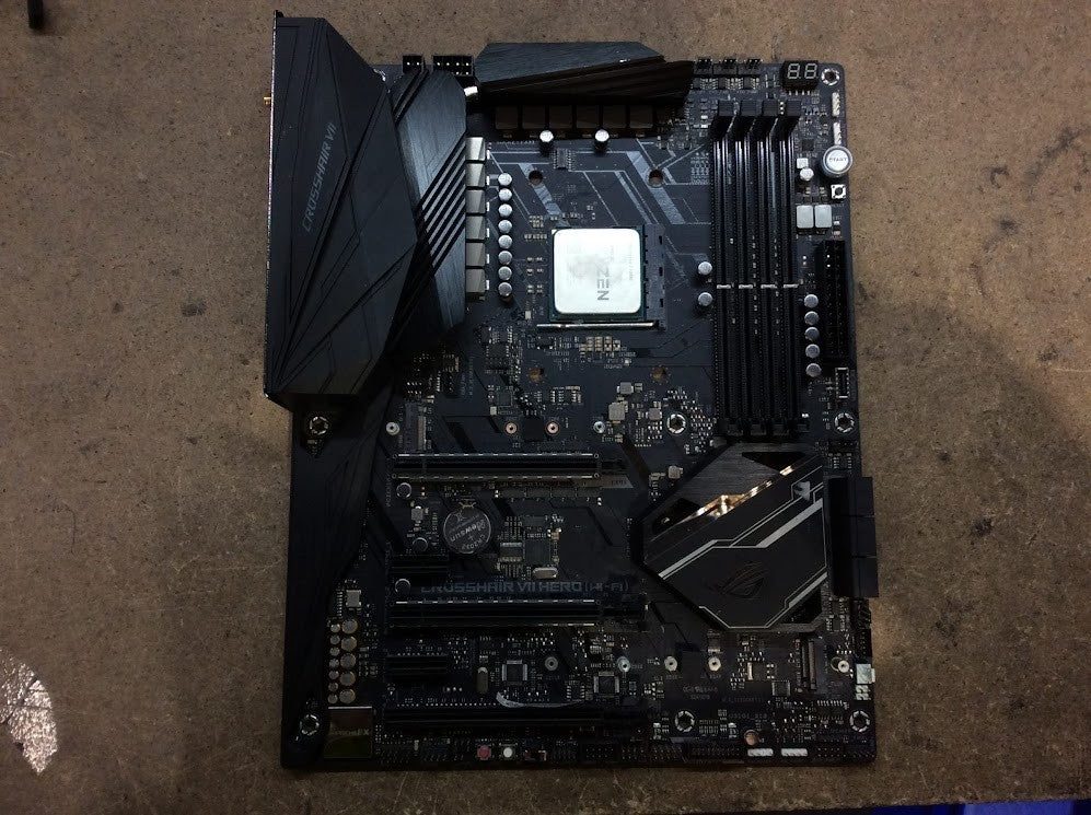 [AU] ASUS ROG CROSSHAIR VII HERO (WI-FI) ATX AMD X470 USB-C With AMD R3 3200G