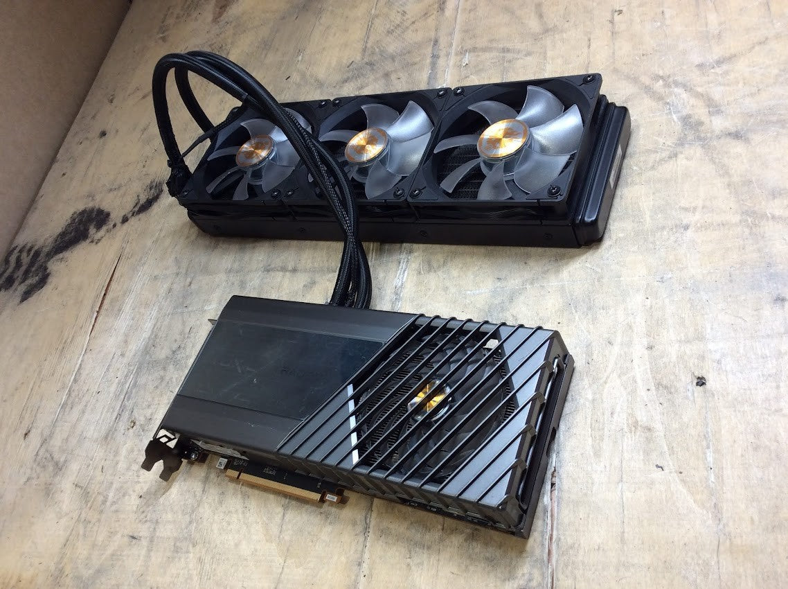 Sapphire TOXIC Radeon RX 6900 XT GAMING OC 16GB GDDR6 Liquid Cooled HDMI DP [AU]