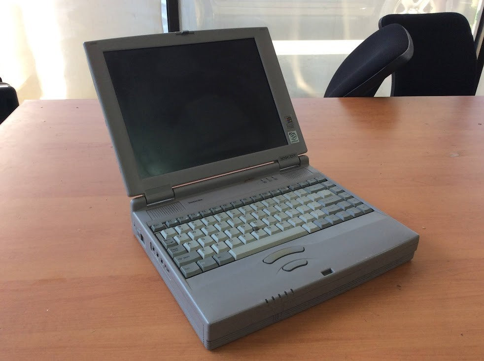 [AU Seller] Toshiba Satellite PA1261ea 300CDT-Intel Vintage Laptop No HDD B