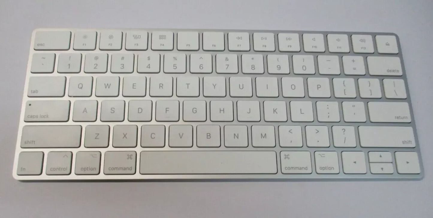 Apple A1644 EMC 2815 Rechargeable Wireless Keyboard White Au Seller