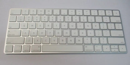 Apple A1644 EMC 2815 Rechargeable Wireless Keyboard White Au Seller