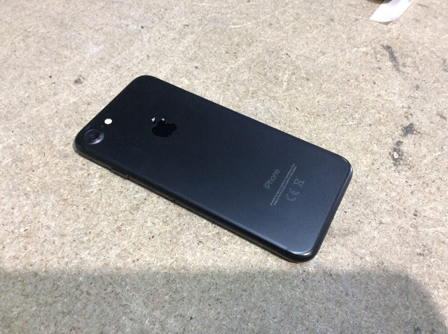Apple iPhone 7 A1778 Phone 4.7'' 32GB USB2.0 Wi-Fi Touch iOS BLack Au Seller