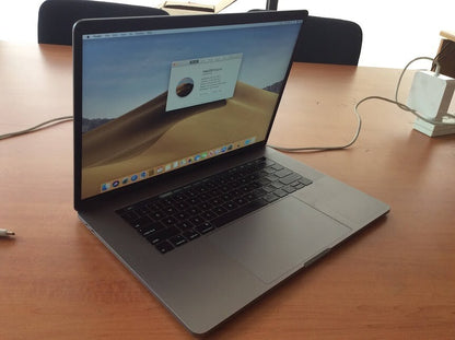 Apple Macbook Pro A1990 Laptop 15.4" i7-8750H@2.20GHz 32GBRAM 1TBSSD EMC3215 A-