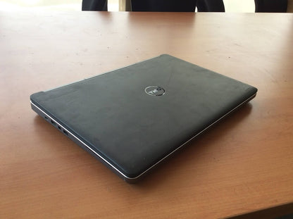 DELL Precision 7520 GPU Workstation 15.6" 32GB+256SSD+500HDD M2200+P630 Black A-