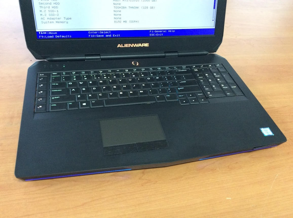 Alienware 17 R3 Gaming Laptop 17.3" i7-6700HQ+GEFORCE GTX960 128SSD+1TB WIn11