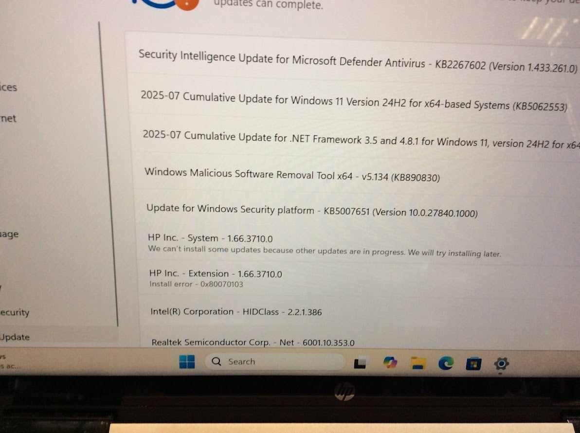HP Pavilion x360 14-DY0163TU 2-in-1 Laptop 14" i5-1135G7 8GBRAM 256GBSSD Touch B
