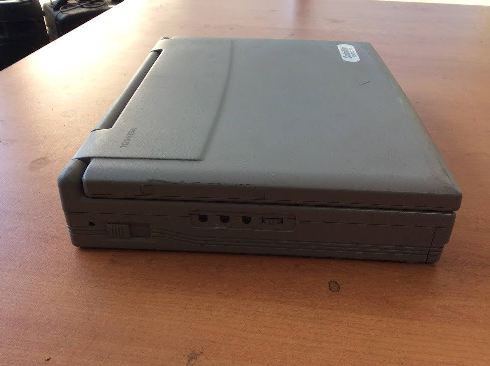 [AU Seller] Toshiba Satellite PA1261ea 300CDT-Intel Vintage Laptop No HDD B