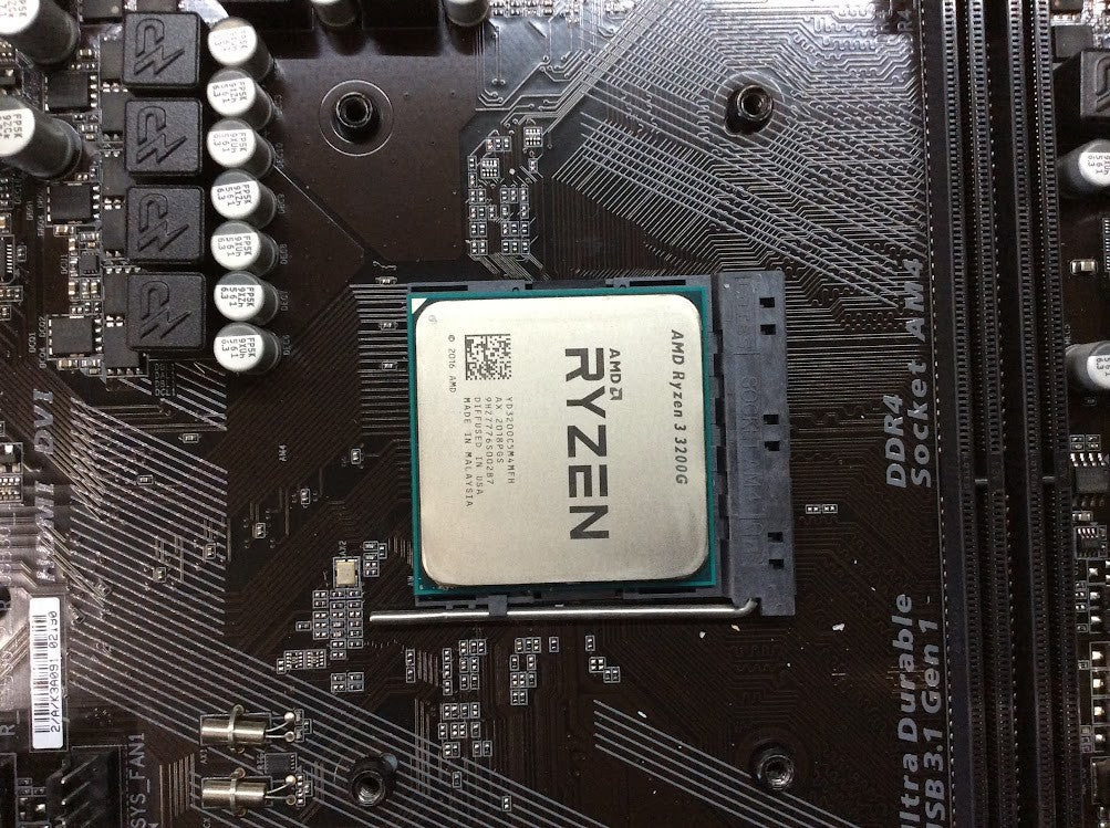 GIGABYTE GA-A320M-S2H V2 DDR4 microATX AMD B350 Socket AM4 with AMD R3 3200G+Fen