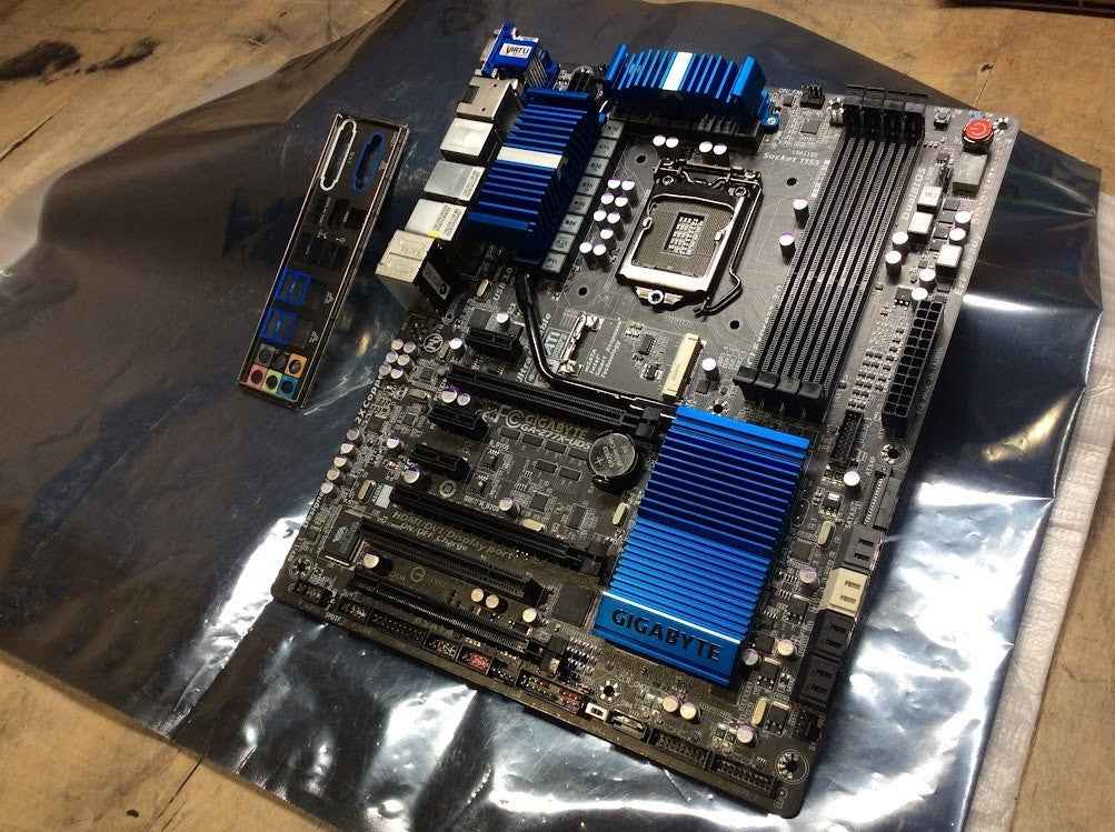 GIGABYTE GA-Z77X-UD5H Motherboard ATX LGA 1155 HDMI DP VGA DVI Intel Z77 [AU]