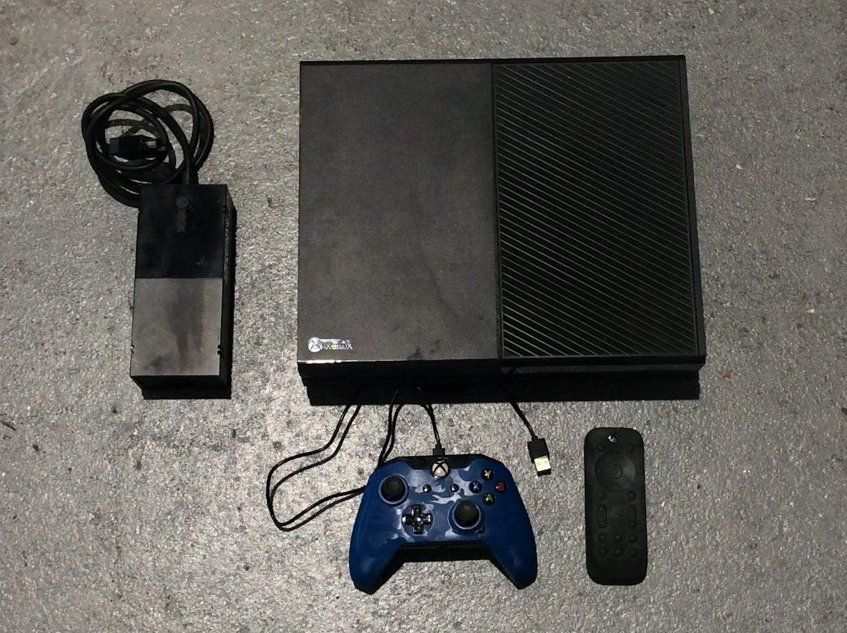 Microsoft Xbox One 500GB Console 1540 + Controller 048-082 + Remote + Adapter