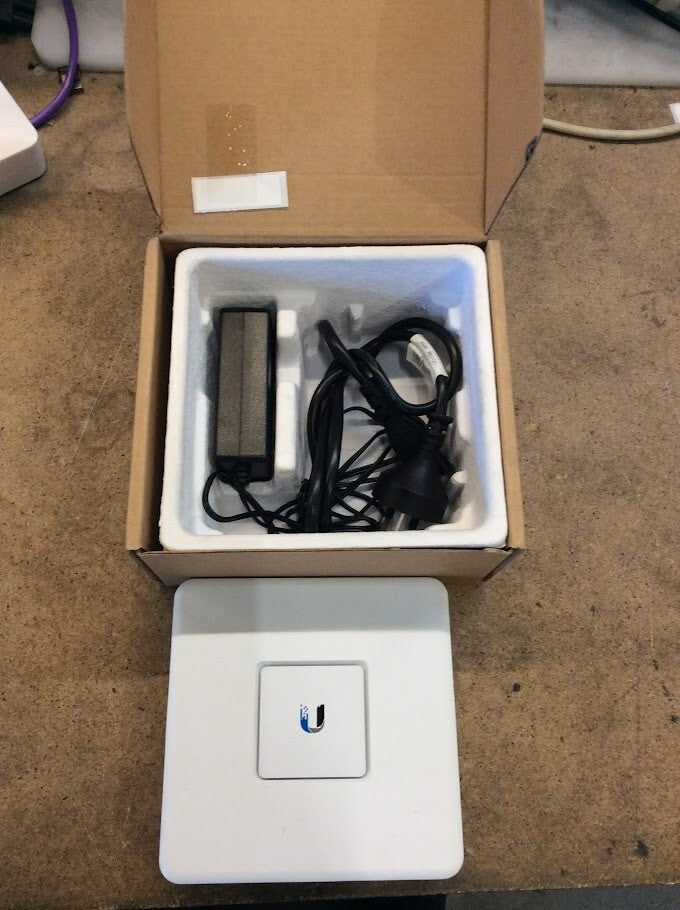 Ubiquiti Unifi USG 4-port Network Gateway Controller White Tested With Charger