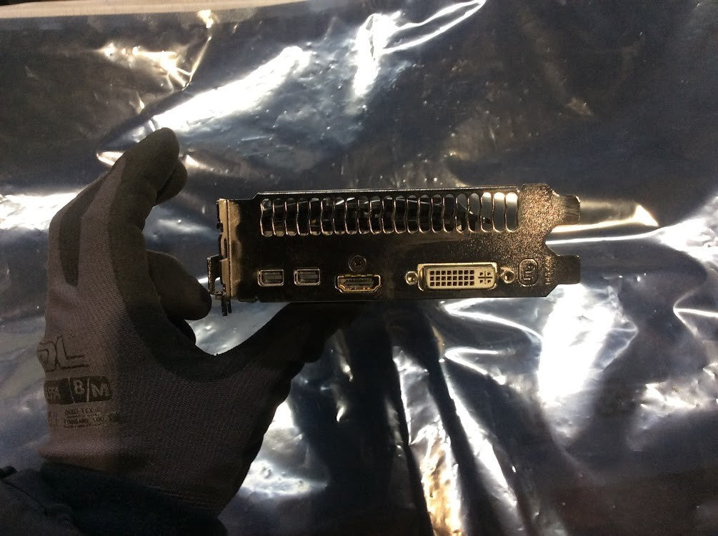 GIGABYTE GV-R795WF3-3GD REV:2.0 Graphic Card AMD HD7950 3GB GDDR5 HDMI Mini-DP