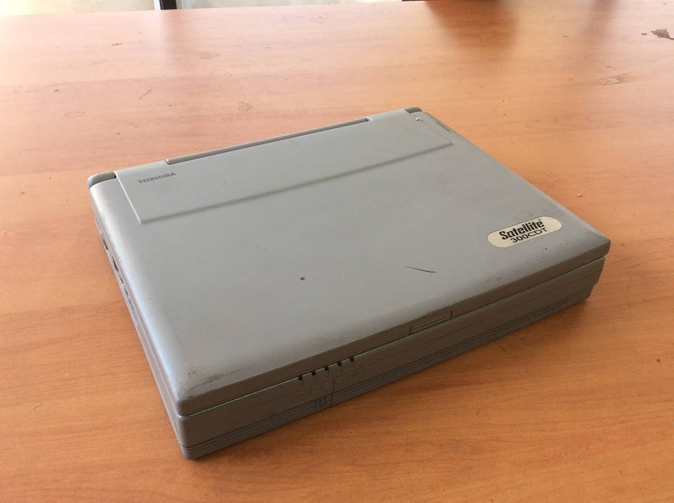 [AU Seller] Toshiba Satellite PA1261ea 300CDT-Intel Vintage Laptop No HDD B