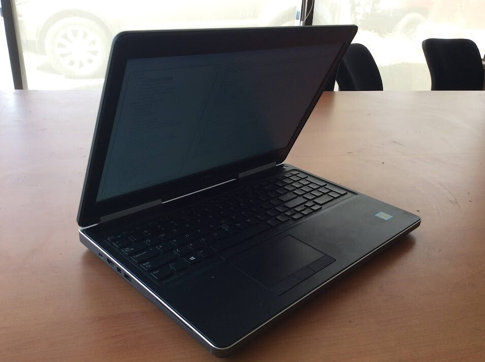 DELL Precision 7520 GPU Workstation 15.6" 32GB+256SSD+500HDD M2200+P630 Black A-