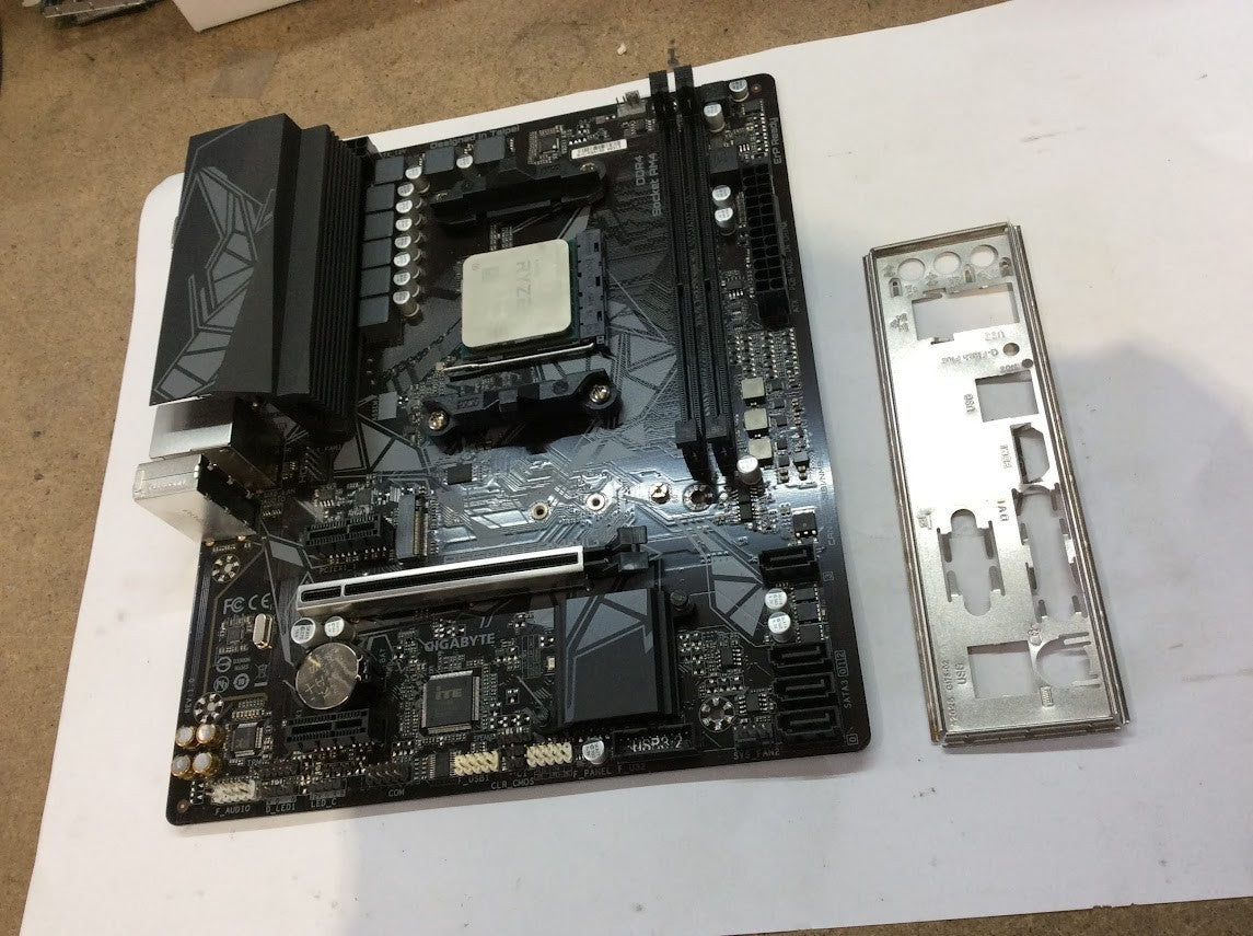 GIGABYTE B550M Gaming Motherboard Socket AM4 mATX w/AMD Ryzen 5 5600X CPU [AU]