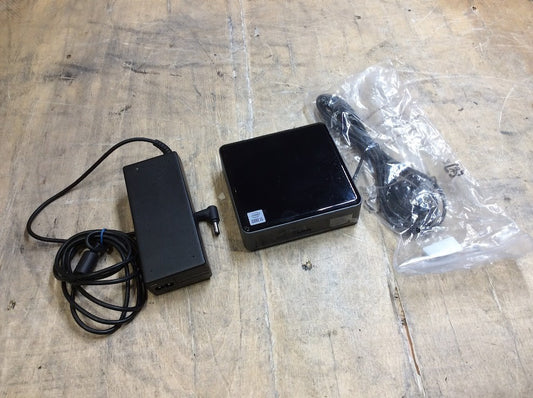 Intel NUC 10FNK Desktop Mini-PC i5-10210U 16GBRAM 500GBSSD USB-C HDMI Win11 A+