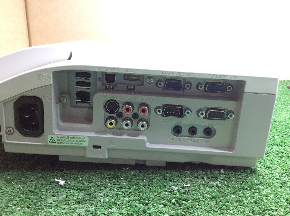 Hitachi CP-AW252W 3LCD WXGA Ultra Short Throw Projector HDMI LAMP HOURS 1652H